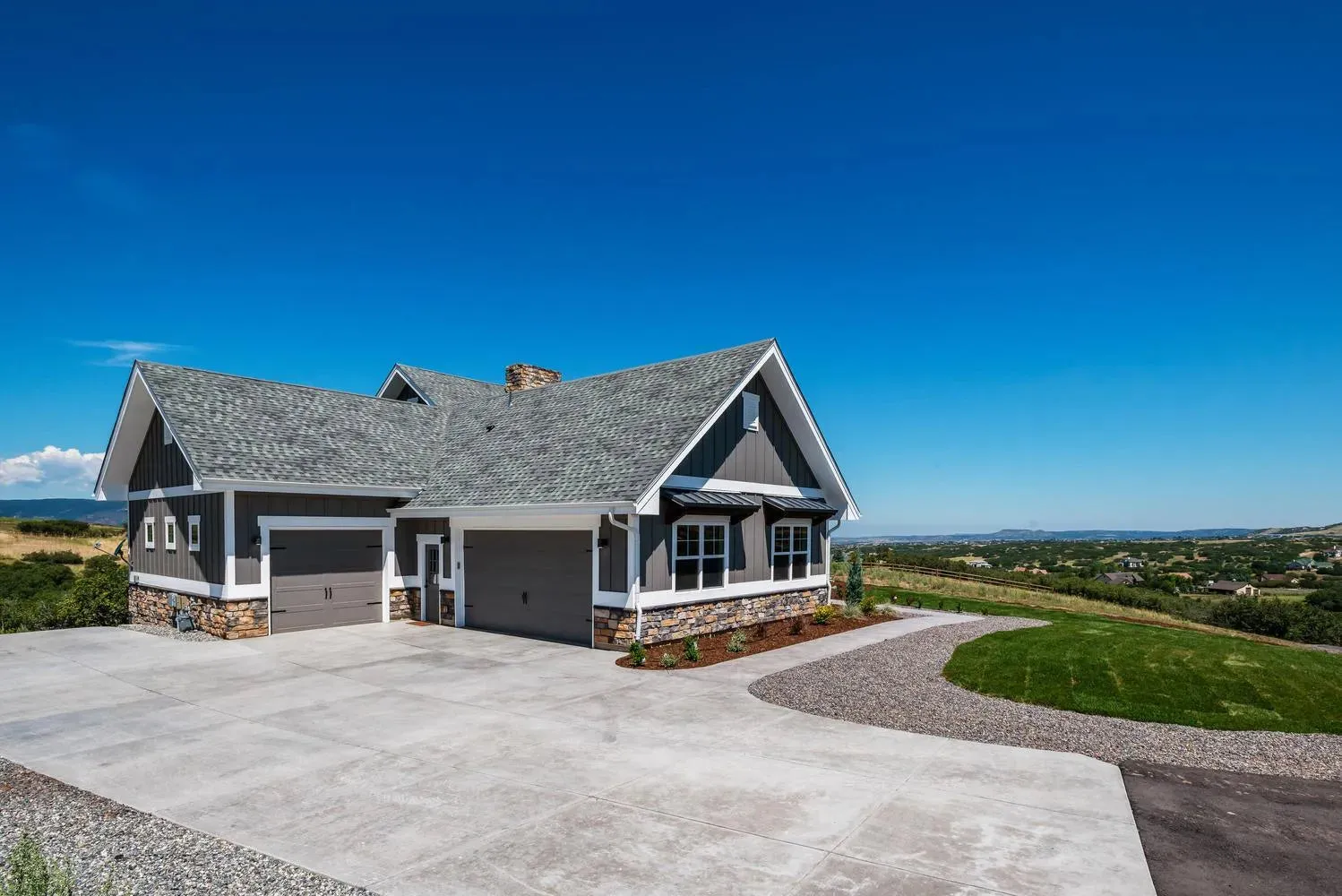 Elegant 2-Bedroom Home with Walkout Basement and Expansive Porches